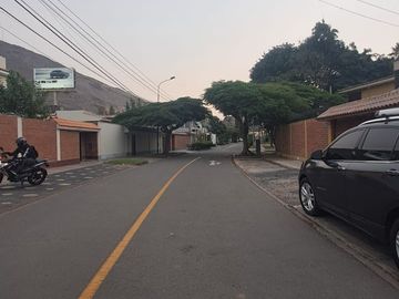 EXCLUSIVA CASA EN LA MOLINA VIEJA – AMPLIA, ILUMINADA Y CON EXCELENTES ACABADOS