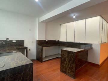 SE VENDE EDIFICIO - COMAS