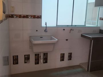 ALQUILO LINDO DEPARTAMENTO EL SAUCE SURQUILLO X COMERCIAL HIGUERETA