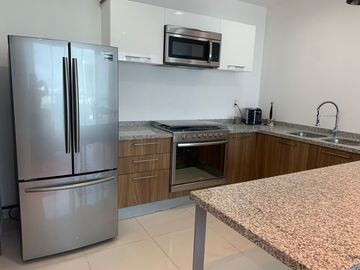 Exclusivo Departamento Amueblado en Juriquilla Towers – Vista a Fray Junípero Serra
