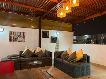 SAN BORJA ALQUILER BONITO DUPLEX VACIO DE 196 M2 MUY BIEN UBICADO EN LA AV ROUSSEAU CERCA A LAS AVENIDAS JAVIER PRADO, LAS ARTES NORTE Y SAN BORJA NOR
