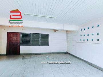 ทาวน์เฮาส์ หมู่บ้าน ปิ่นเจริญ 4 (ซอยนาวงประชาพัฒนา 17) เนื้อที่ 17.5 ตรว ถนนวิภาวดี แขวงสีกัน(บ้านใหม่) เขตบางเขน(ตลาดขวัญ) กรุงเทพมหานคร