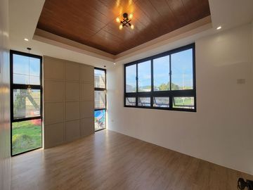 VERMONT PARK BRAND NEW HOUSE
