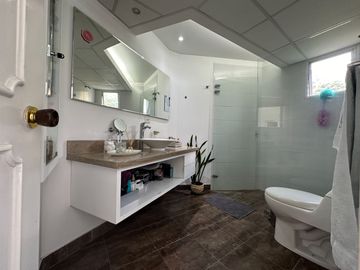 Venta Exclusiva de Apartamento en el Corazón del Barrio Centenario, Oeste de Cali, Colombia
