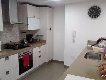 VENTA ESTRATEGICO APTO  - CONTIGUO CCIAL PREMIER LIMONAR