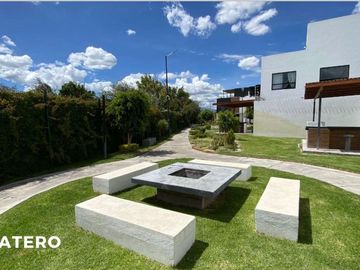 Bonita casa muy cerca de lomas de angelopolis , cerca de via atlixcáyotl Fraccionamiento Monte real