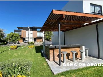 Bonita casa muy cerca de lomas de angelopolis , cerca de via atlixcáyotl Fraccionamiento Monte real