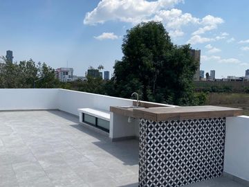Bonita casa muy cerca de lomas de angelopolis , cerca de via atlixcáyotl Fraccionamiento Monte real