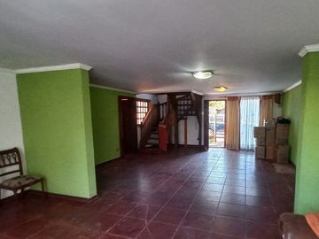 METRO LAGUNA SUR, PUDAHUEL SUR, CASA 2 pisos EN POESIA, VILLA JUAN GUZMAN CRUCHAGA.