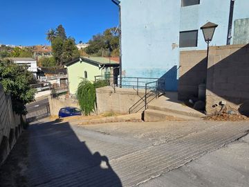 Av. Noruega, a pasos Parque los Ingleses, a 5 minutos Av. Argentina