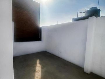 VENTA DE CASA EN :  LA URB ANTONIA MORENO DE CACERES- VENTANILLA
