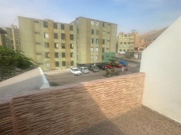 VENTA DE CASA EN :  LA URB ANTONIA MORENO DE CACERES- VENTANILLA