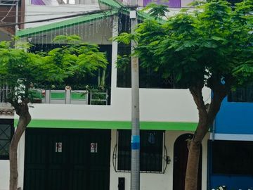 VENTA DE CASA EN :  LA URB ANTONIA MORENO DE CACERES- VENTANILLA