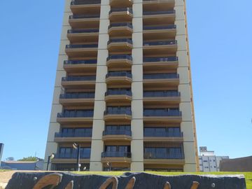 3 AMBIENTES EN VENTA - GESELL CENTRO - VISTA AL MAR - COCHERA
