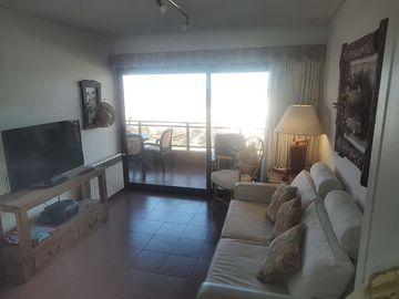 3 AMBIENTES EN VENTA - GESELL CENTRO - VISTA AL MAR - COCHERA