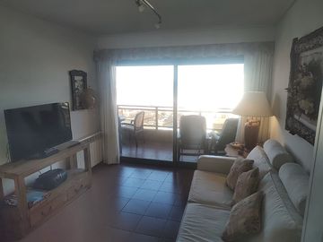 3 AMBIENTES EN VENTA - GESELL CENTRO - VISTA AL MAR - COCHERA