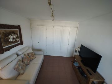 3 AMBIENTES EN VENTA - GESELL CENTRO - VISTA AL MAR - COCHERA