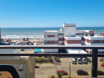 3 AMBIENTES EN VENTA - GESELL CENTRO - VISTA AL MAR - COCHERA
