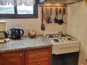3 AMBIENTES EN VENTA - GESELL CENTRO - VISTA AL MAR - COCHERA