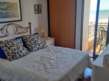 3 AMBIENTES EN VENTA - GESELL CENTRO - VISTA AL MAR - COCHERA