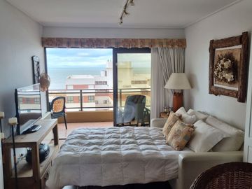 3 AMBIENTES EN VENTA - GESELL CENTRO - VISTA AL MAR - COCHERA