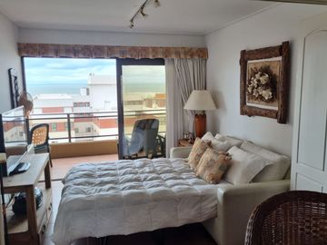 3 AMBIENTES EN VENTA - GESELL CENTRO - VISTA AL MAR - COCHERA
