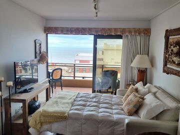 3 AMBIENTES EN VENTA - GESELL CENTRO - VISTA AL MAR - COCHERA
