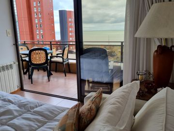 3 AMBIENTES EN VENTA - GESELL CENTRO - VISTA AL MAR - COCHERA