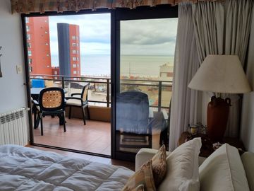 3 AMBIENTES EN VENTA - GESELL CENTRO - VISTA AL MAR - COCHERA