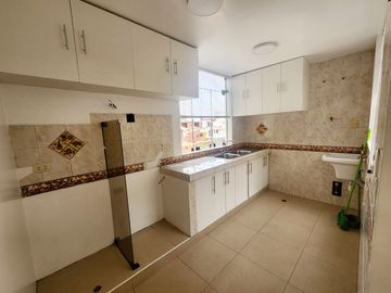 ¡Alquiler de departamento en Santa Patricia – Espacioso y funcional!
