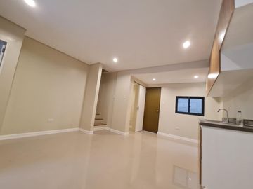 3 storey house and lot for sale townhouse in antipolo city near waltermart and unciano hospital medical center