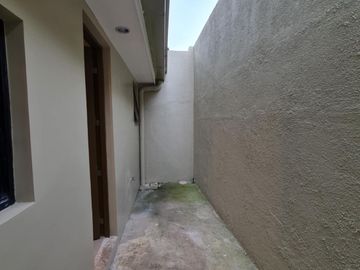 3 storey house and lot for sale townhouse in antipolo city near waltermart and unciano hospital medical center