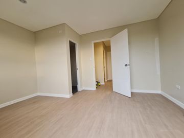3 storey house and lot for sale townhouse in antipolo city near waltermart and unciano hospital medical center