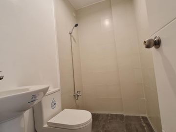 3 storey house and lot for sale townhouse in antipolo city near waltermart and unciano hospital medical center
