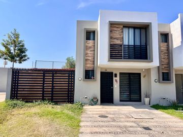 CASAEN ALTARERRA II CON EXCEDENTE DE TERRENO Y ESQUINA