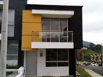 CASA EN CONJUNTO CERRADO DOSUQBERDAS EN VENTA