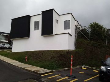 CASA EN CONJUNTO CERRADO DOSUQBERDAS EN VENTA