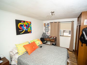 SE VENDE CASA EN CALLE 21 DE MAYO.