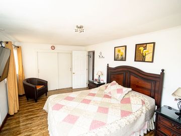 SE VENDE CASA EN CALLE 21 DE MAYO.