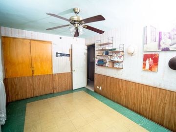 SE VENDE CASA EN CALLE 21 DE MAYO.