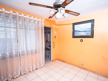 SE VENDE CASA EN CALLE 21 DE MAYO.