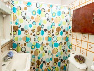SE VENDE CASA EN CALLE 21 DE MAYO.