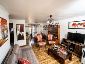 SE VENDE CASA EN CALLE 21 DE MAYO.