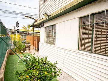 SE VENDE CASA EN CALLE 21 DE MAYO.