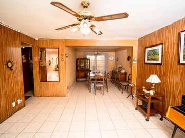 SE VENDE CASA EN CALLE 21 DE MAYO.