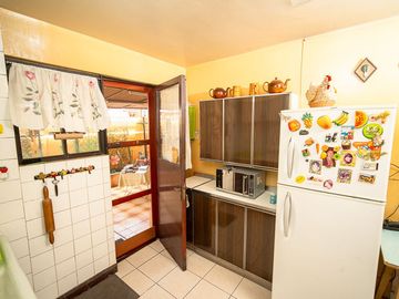 SE VENDE CASA EN CALLE 21 DE MAYO.