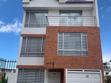 ESPECTACULAR CASA ESQUINERA EN VENTA