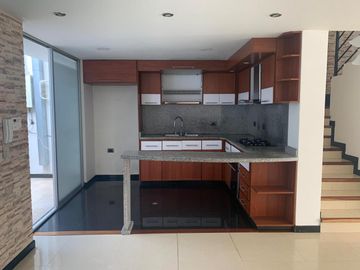 ESPECTACULAR CASA ESQUINERA EN VENTA