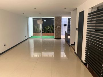 ESPECTACULAR CASA ESQUINERA EN VENTA