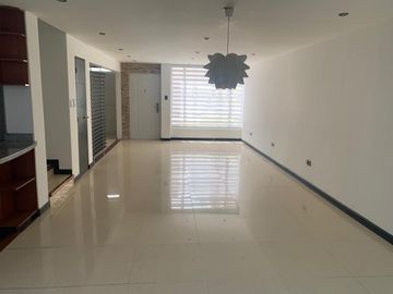 ESPECTACULAR CASA ESQUINERA EN VENTA